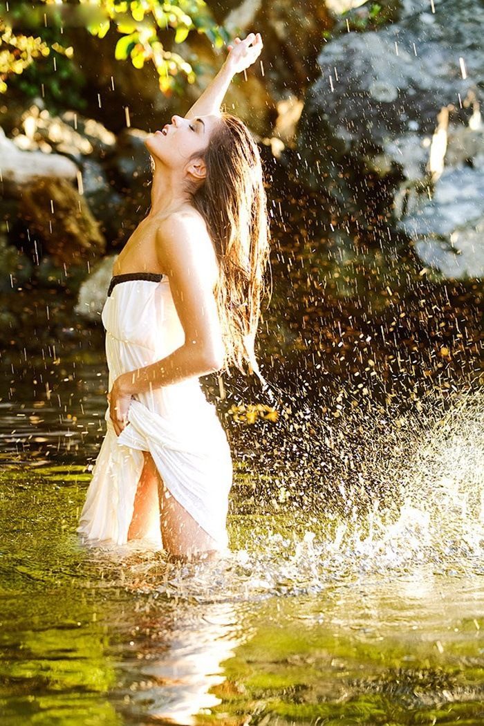 Marie Avgeropoulos in Quanzhou