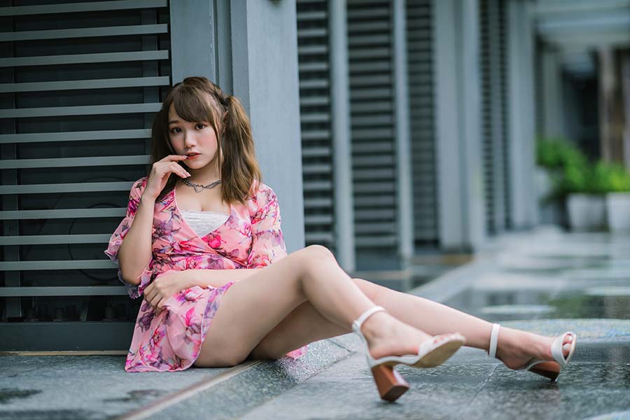 Girls in short dresses in Quanzhou