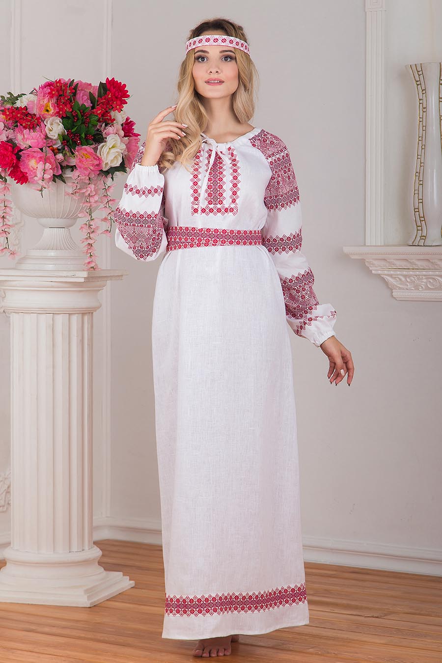 Women in Slavic costumes in Quanzhou