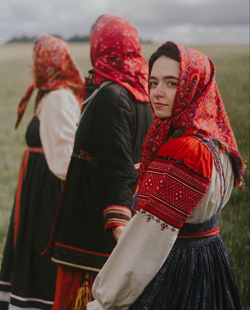 Women in Slavic costumes in Quanzhou