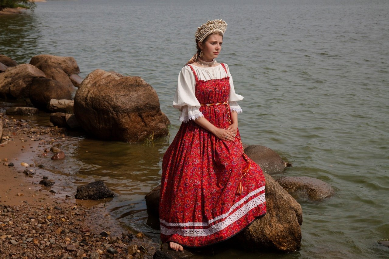 Women in Slavic costumes in Quanzhou