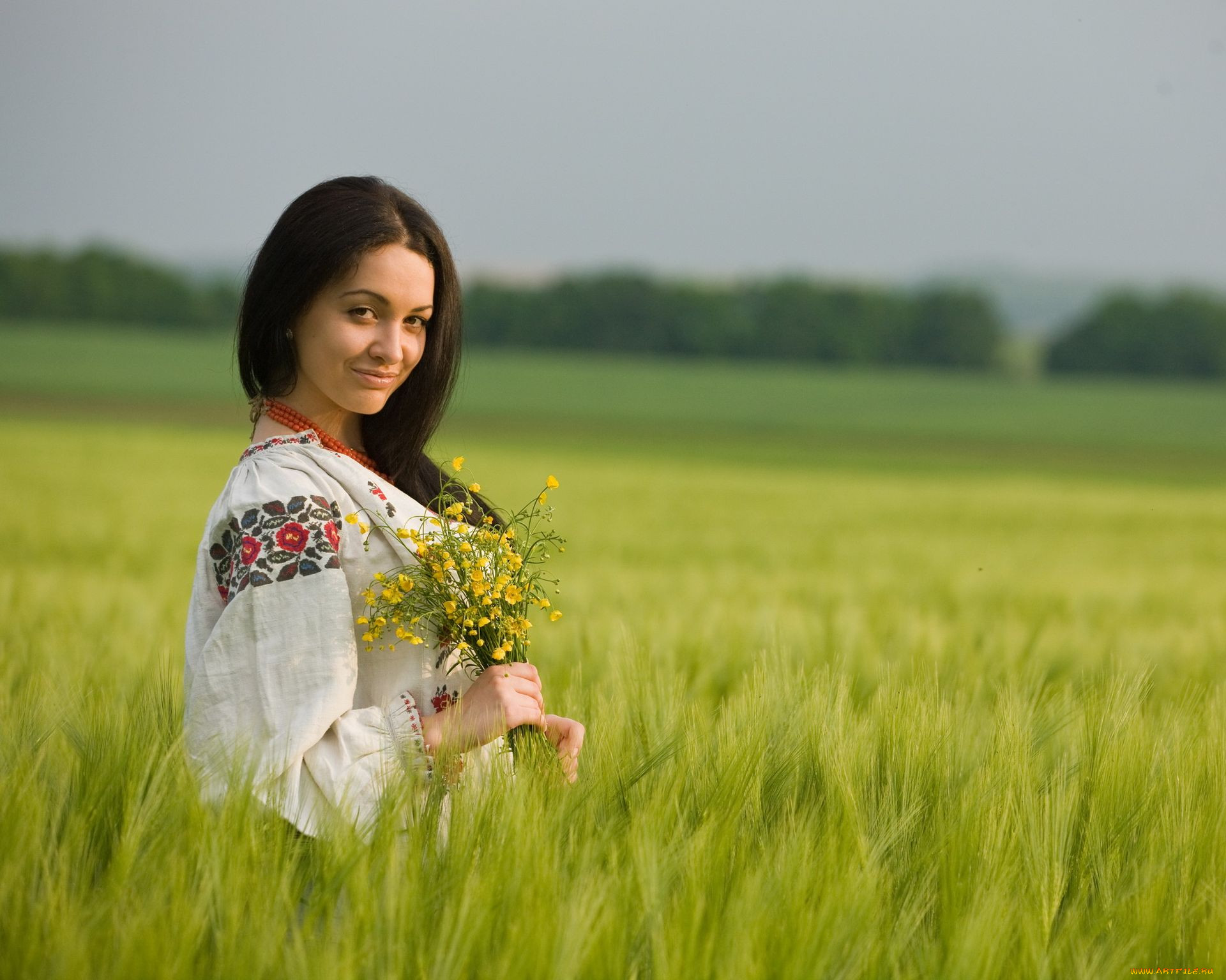 Women in Slavic costumes in Quanzhou