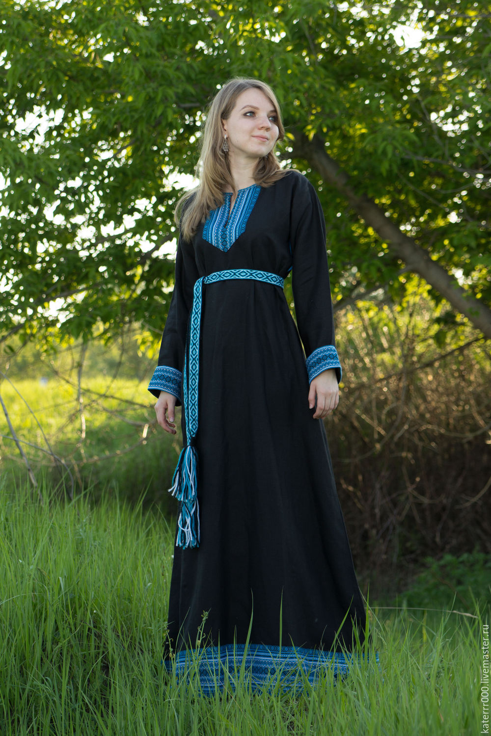 Women in Slavic costumes in Quanzhou