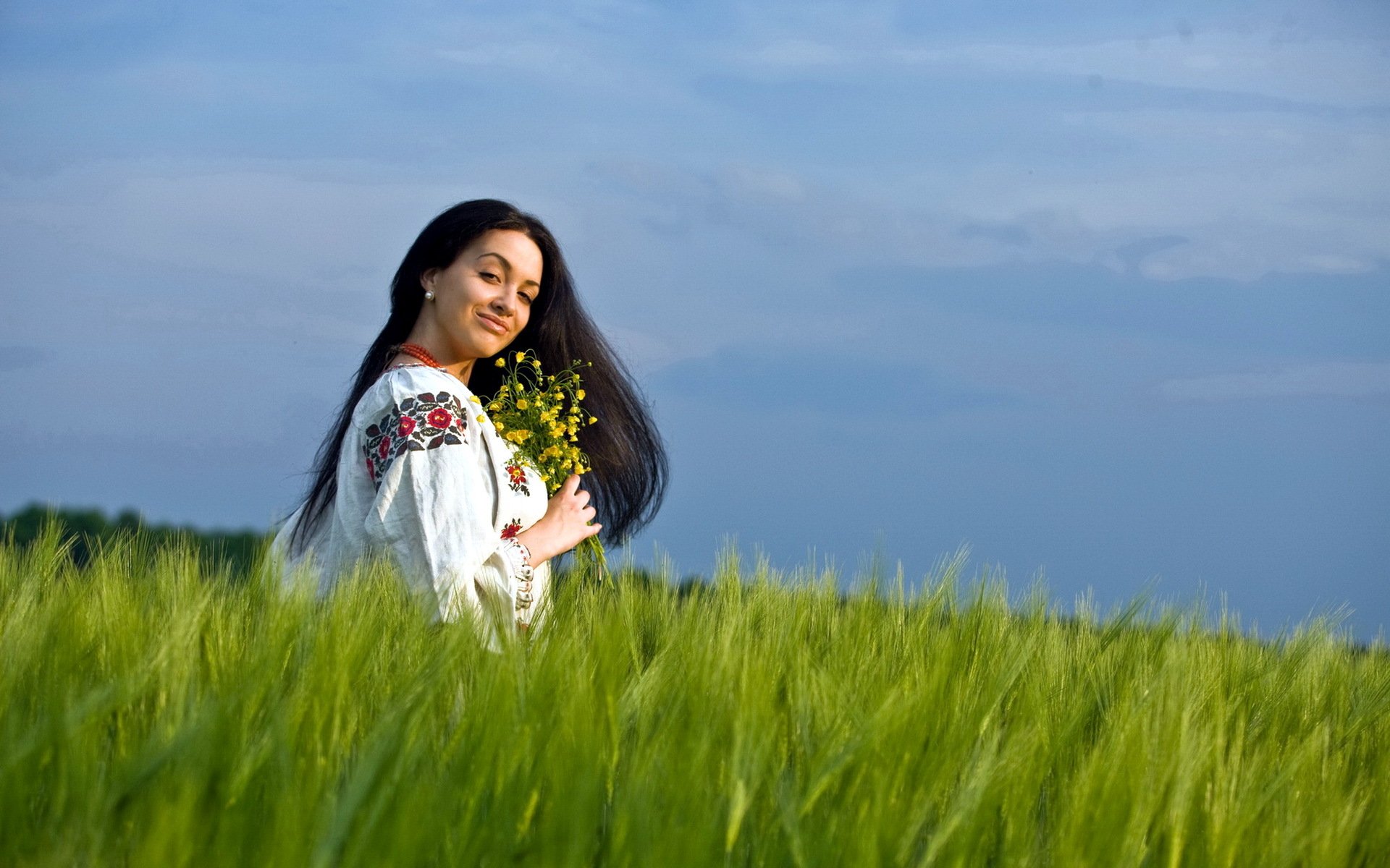 Girls in Slavic costumes in Quanzhou